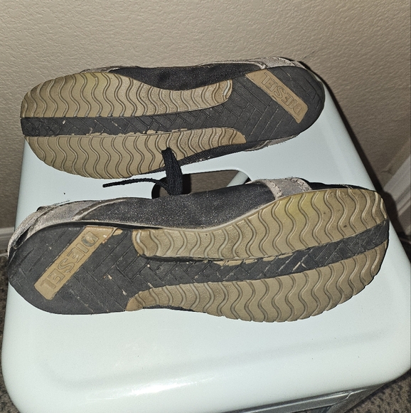 Diesel Black and Gray Sneakers with Sporty Design - Picture 4 of 5